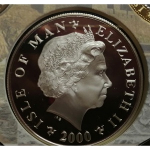 Аверс монеты Остров Мэн, 5 фунтов, 2000