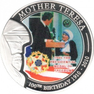 Реверс монеты Палау, 1 доллар, 2010, 100 лет со дня рождения Матери Терезы. 1985 Президентская медаль Свободы