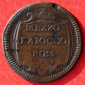 Реверс монеты Папская область, ½ байокко, 1738-1740, Надпись на реверсе в картуше