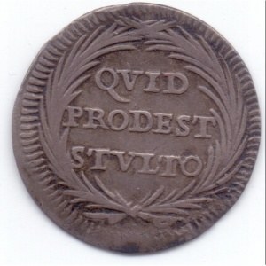 Реверс монеты Папская область, ½ гроссо, 1676, Надпись на реверсе: "QVID PRODEST STVLTO"
