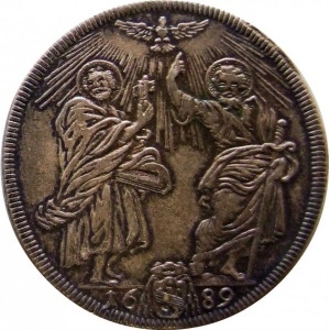 Реверс монеты Папская область, 1 тестоне, 1689, Папа на аверсе, святые Петр и Павел на реверсе