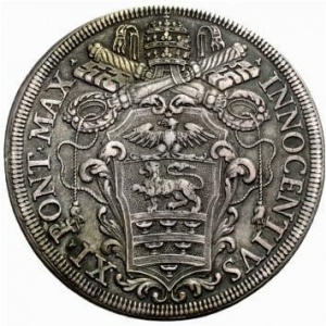 Аверс монеты Папская область, 1 пиастр, 1680-1681, Заостренный герб на аверсе