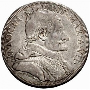 Аверс монеты Папская область, 1 пиастр, 1682, Надпись в картуше с Серафимом вверху