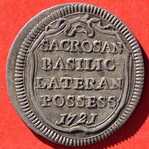 Реверс монеты Папская область, 1 гроссо, 1721, Священное владение Латеранской базилики
