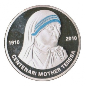 Реверс монеты Андорра, 10 динеров, 2011, 100 лет со дня рождения Матери Терезы
