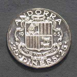 Аверс монеты Андорра, 25 динеров, 1965, Дом совета юстиции