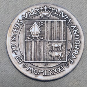 Реверс монеты Андорра, 1 эскют, 1981, 10 лет - Епископат Епископа Жоана Марти