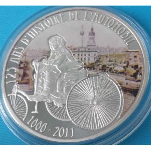 Реверс монеты Камерун, 100 франков, 2011, 125 лет изобретению автомобиля Карлом Бенцем