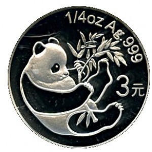 Реверс монеты Китай, 3 юаня, 2007, 25-летие серии «Панда» — Панда, сидящая с веткой бамбука