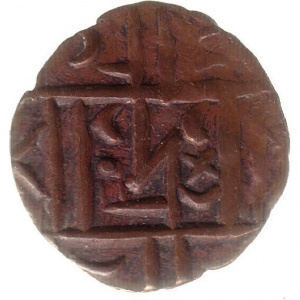 Аверс монеты Бутан, ½ рупии, 1820, "X" над маленькой аркой под буквой "na"