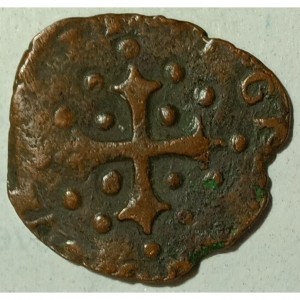 Аверс монеты Венеция, 1 сесино, 1595, Крест с 3-мя заостренными концами, маленькой жемчужиной на каждом конце и жемчу…
