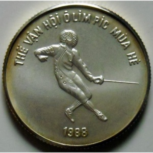 Реверс монеты Вьетнам, 100 донгов, 1986, XXIV летние Олимпийские Игры, Сеул 1988 - Фехтовальщик
