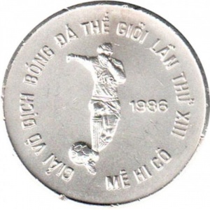 Реверс монеты Вьетнам, 100 донгов, 1986, Чемпионат мира по футболу 1986 - удар ногой