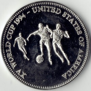 Реверс монеты Замбия, 2000 квач, 1994, Чемпионат мира по футболу 1994 /3 футболиста/