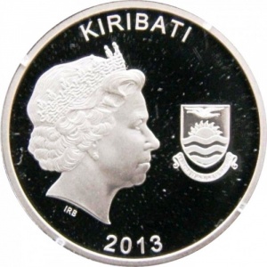 Аверс монеты Кирибати, 10 долларов, 2013, День АНЗАК - Солдат с винтовкой
