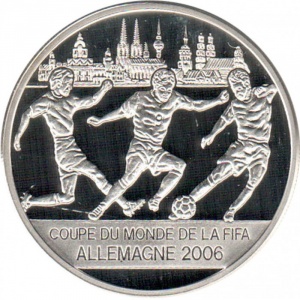 Реверс монеты Конго - ДРК, 10 франков, 2006, Чемпионат мира по футболу 2006 г. /три игрока/