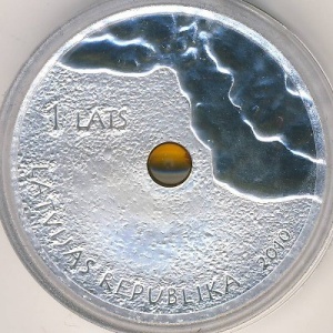 Аверс монеты Латвия, 1 лат, 2010, Янтарная монета