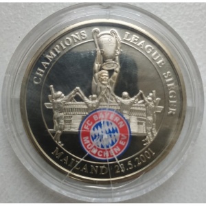 Аверс монеты Либерия, 1 доллар, 2002, Кубок и стадион