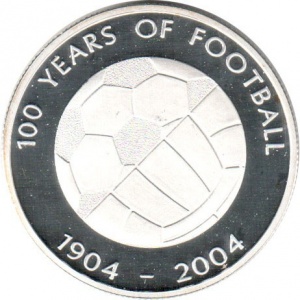 Реверс монеты Либерия, 10 долларов, 2004, 100 лет футболу