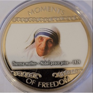 Реверс монеты Либерия, 10 долларов, 2004, Мать Тереза - Лауреат Нобелевской премии мира 1979