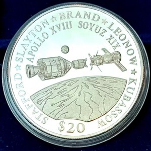 Реверс монеты Либерия, 20 долларов, 2000, Космос - Апполон-18 / Союз-19