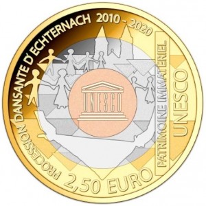 Реверс монеты Люксембург, 2½ евро, 2020, ЮНЕСКО - Танцующая процессия Эхтернаха