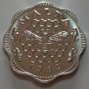 Аверс монеты Мальта, 3 миля, 1982, 10 лет с момента перехода на десятичную систему