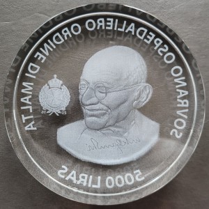 Реверс монеты Мальтийский орден, 5.000 лир, 2016, Махатма Ганди