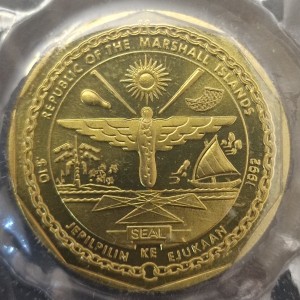 Аверс монеты Маршалловы Острова, 10 долларов, 1992, Героям налета на Токио