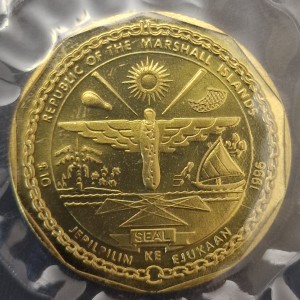 Аверс монеты Маршалловы Острова, 10 долларов, 1996, Космический корабль Discovery