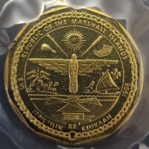 Аверс монеты Маршалловы Острова, 10 долларов, 1996, Космический челнок "Индевор"