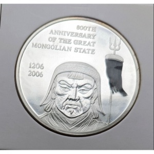Реверс монеты Монголия, 500 тугриков, 2006, 800 лет Великой Монгольской империи /Чингисхан на фоне флага/