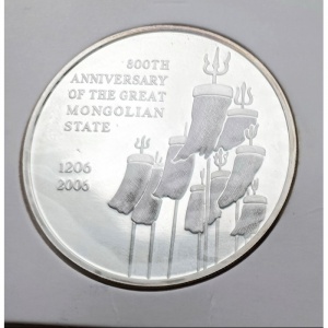 Реверс монеты Монголия, 500 тугриков, 2006, 800 лет Великой Монгольской империи /Флаги/