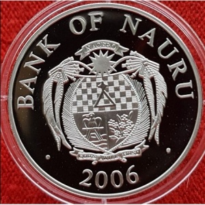 Аверс монеты Науру, 10 долларов, 2006, 80 лет паровозу BR 01