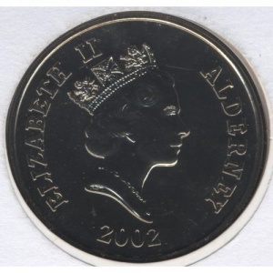 Аверс монеты Олдерни, 5 фунтов, 2002, 50 лет вступлению на престол Королевы Елизаветы II /Рукоять меча и герб/