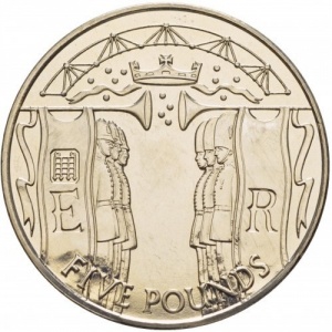 Реверс монеты Олдерни, 5 фунтов, 2002, 50 лет вступлению на престол Королевы Елизаветы II /Трубы/