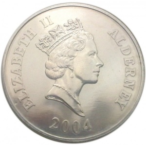 Аверс монеты Олдерни, 5 фунтов, 2004, 200 лет локомотивам /железнодорожная станция на ветке/
