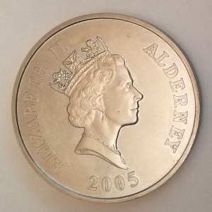 Аверс монеты Олдерни, 5 фунтов, 2005, 60 лет окончанию Второй мировой войны