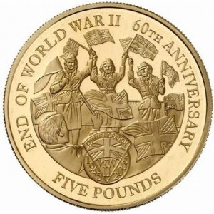 Реверс монеты Олдерни, 5 фунтов, 2005, 60 лет окончанию Второй мировой войны