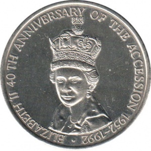 Реверс монеты Тёркс и Кайкос, 5 крон, 1992, 40 лет правлению Королевы Елизаветы II. Портрет Королевы