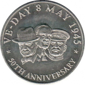 Реверс монеты Тёркс и Кайкос, 5 крон, 1995, 50 лет Победе. Сталин, Черчилль, Рузвельт