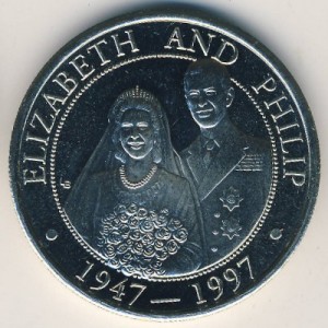 Реверс монеты Тёркс и Кайкос, 5 крон, 1997, 50 лет свадьбе Королевы Елизаветы II и Принца Филиппа /в пол роста/