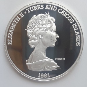 Аверс монеты Тёркс и Кайкос, 20 крон, 1991, 500 лет открытию Америки. Колумб и индейцы обмениваются подарками