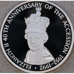 Реверс монеты Тёркс и Кайкос, 20 крон, 1992-1993, 40 лет вступлению на престол Елизаветы II /Бюст королевы, крупный п…