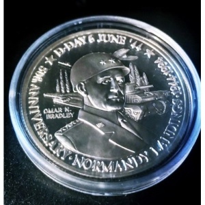 Реверс монеты Тёркс и Кайкос, 20 крон, 1994, 50 лет высадке в Нормандии 6 июня. Омар Бредли