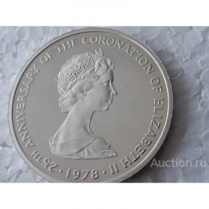 Аверс монеты Тёркс и Кайкос, 25 крон, 1978, 25 лет коронация Королевы Елизаветы II, Черный Бык Кларенса